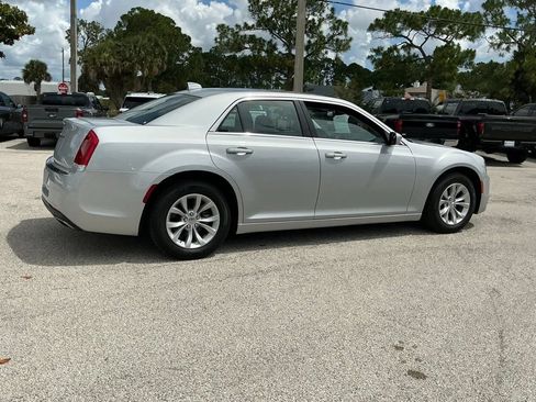 Used 2023 Chrysler 300 Touring RWD image 12