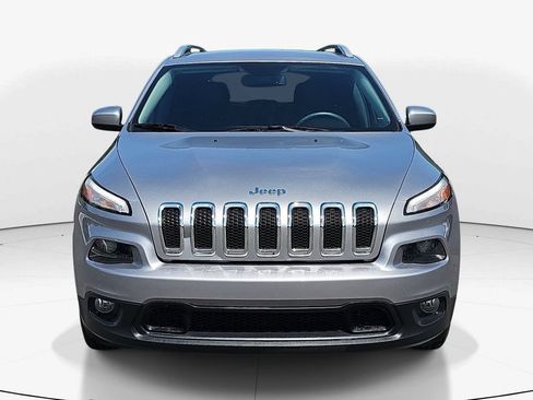 Used 2018 Jeep Cherokee Latitude Plus w/ Comfort/Convenience Group FWD image 12