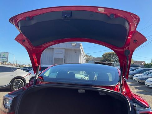 Used 2023 Tesla Model 3 Standard Range image 9