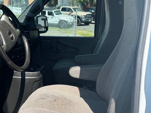 Used 2018 GMC Savana 2500 w/ Driver Convenience Package RWD image 6