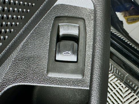 Used 2025 BMW 330i Sedan image 36