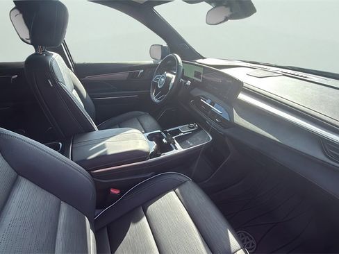 Used 2025 Buick Enclave Sport Touring w/ Power Package image 23