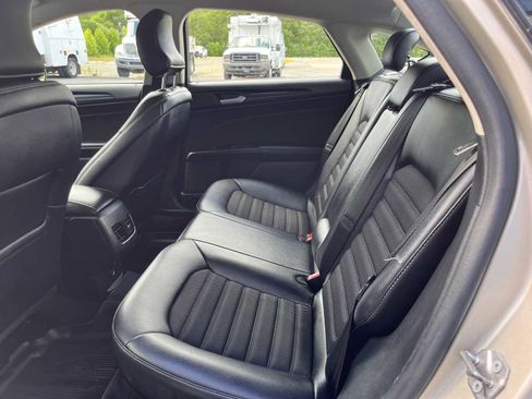 Used 2018 Ford Fusion SE w/ Equipment Group 201A image 25