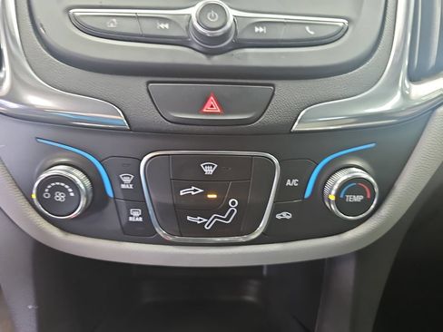 Used 2020 Chevrolet Equinox LS FWD image 22