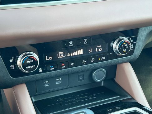 New 2025 Mitsubishi Outlander SEL image 12