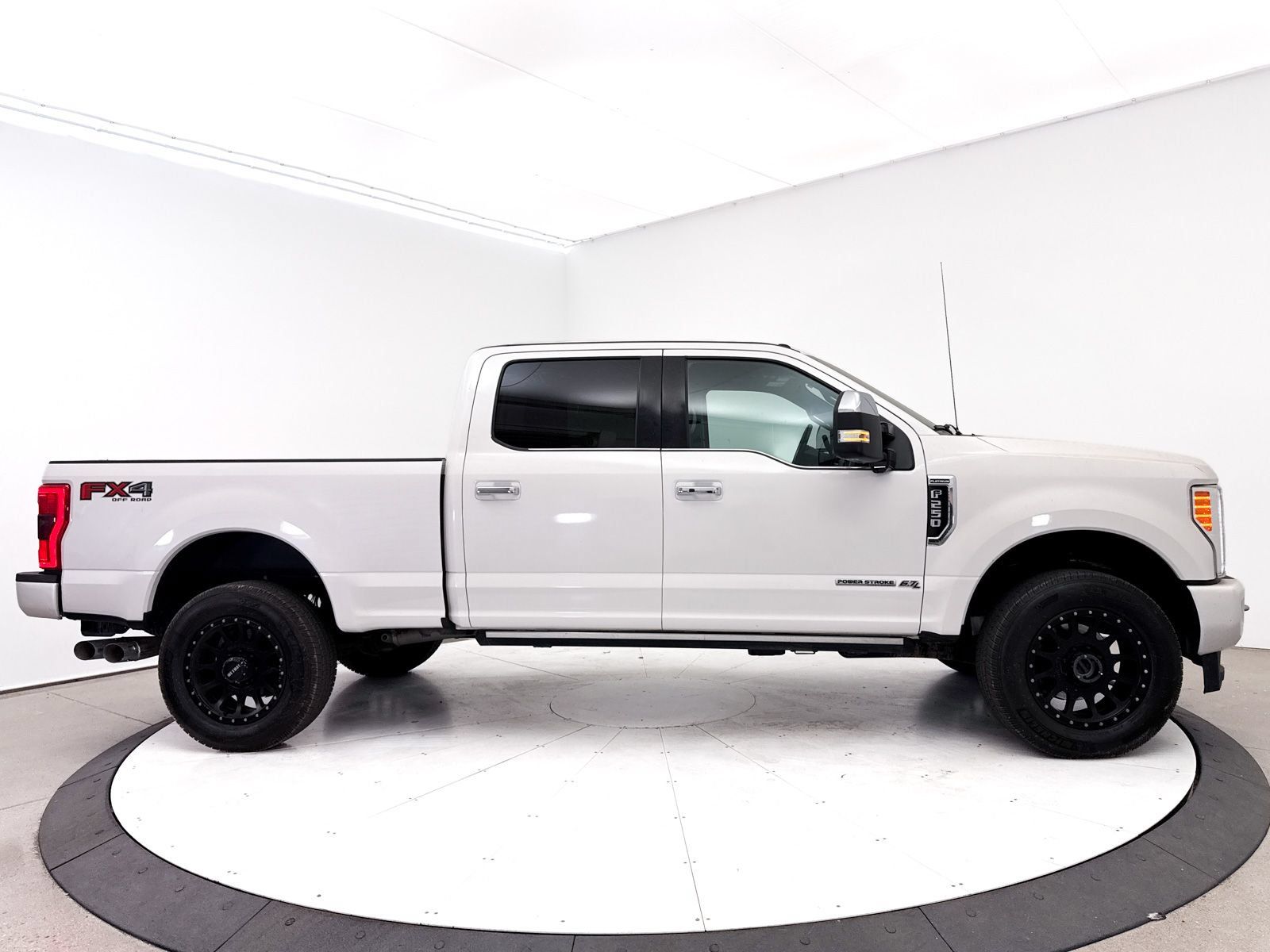 Used 2018 Ford F250 Platinum w/ Platinum Ultimate Package AWD/4WD image 35