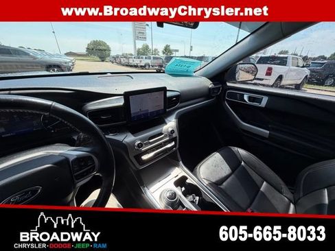 Used 2022 Ford Explorer XLT w/ Equipment Group 202A AWD/4WD image 19