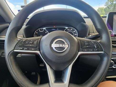 Used 2024 Nissan Altima 2.5 SV FWD image 22