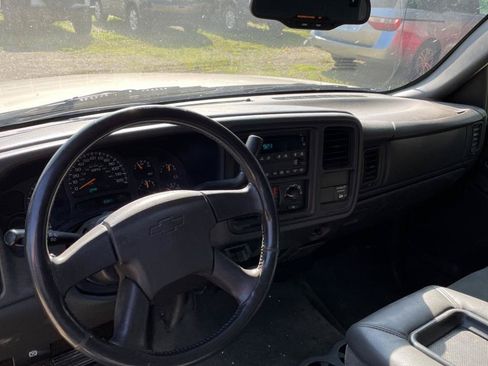 Used 2004 Chevrolet Silverado 1500 LS w/ Light Duty Power Package AWD/4WD image 19