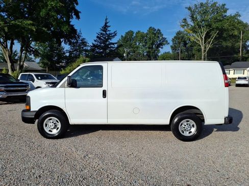 Used 2016 Chevrolet Express 2500 RWD image 4