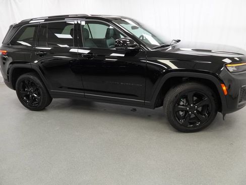 Used 2026 Jeep Grand Cherokee Limited w/ Limited Altitude Package AWD/4WD image 10