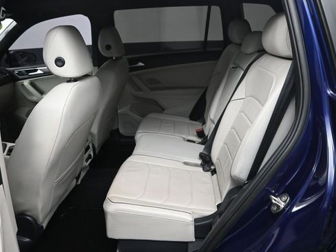 Used 2022 Volkswagen Tiguan SEL R-Line image 32