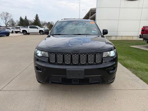 Used 2021 Jeep Grand Cherokee Altitude image 2