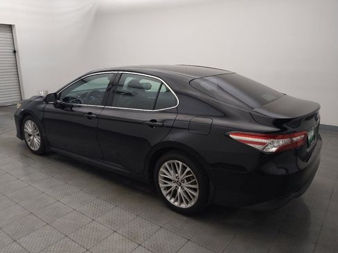 Used 2018 Toyota Camry XLE FWD image 3