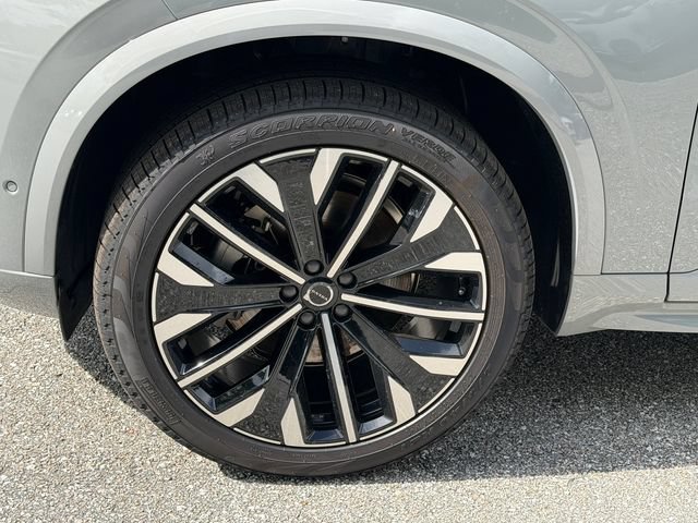 New 2026 Volvo XC90 B5 Plus w/ Protection Package Premier AWD/4WD image 11