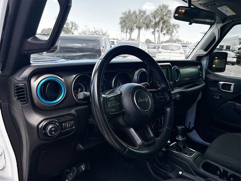 Used 2021 Jeep Gladiator Willys image 10
