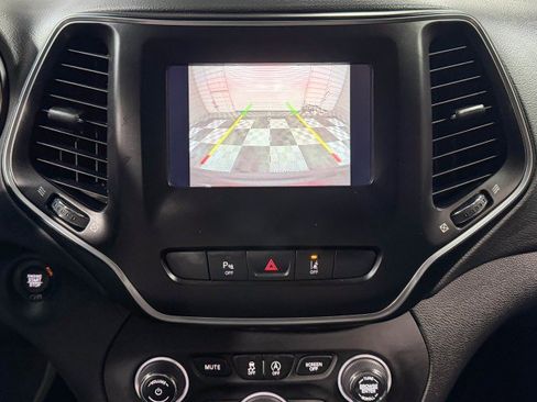 Used 2020 Jeep Cherokee Latitude Lux w/ Comfort/Convenience Group image 24