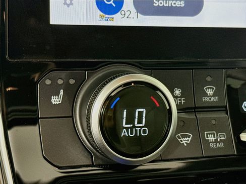 Used 2023 Toyota Highlander XLE AWD/4WD image 21