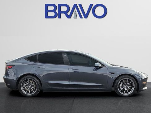 Used 2023 Tesla Model 3 Standard Range image 3