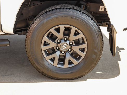 Used 2023 Toyota Tacoma SR5 RWD image 9