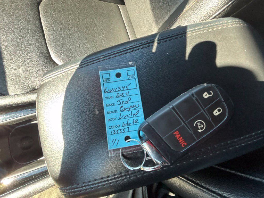 Used 2024 Jeep Compass Limited AWD/4WD image 31