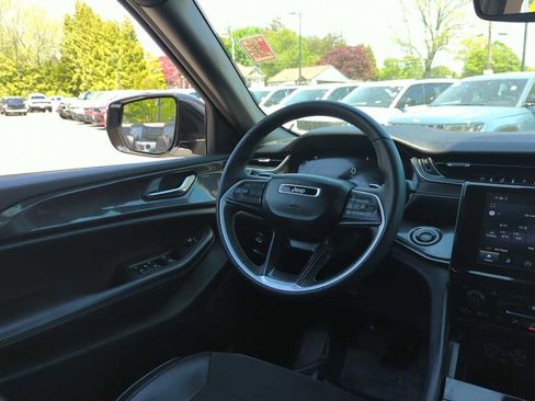 Used 2023 Jeep Grand Cherokee Altitude AWD/4WD image 29