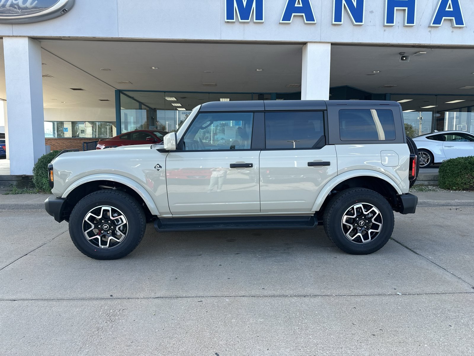 New 2026 Ford Bronco Outer Banks AWD/4WD image 9