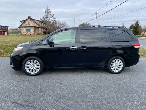 Used 2014 Toyota Sienna XLE image 2