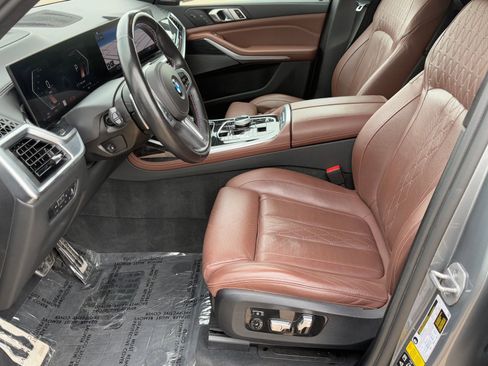 Used 2023 BMW X7 M60i w/ Executive Package image 37
