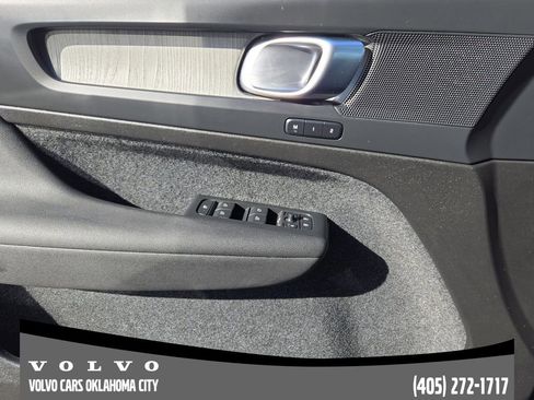 Certified 2025 Volvo XC40 B5 Plus image 22