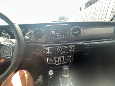 Used 2023 Jeep Gladiator Sport AWD/4WD image 23