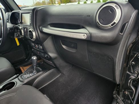 Used 2017 Jeep Wrangler Unlimited Sahara w/ Connectivity Group image 43