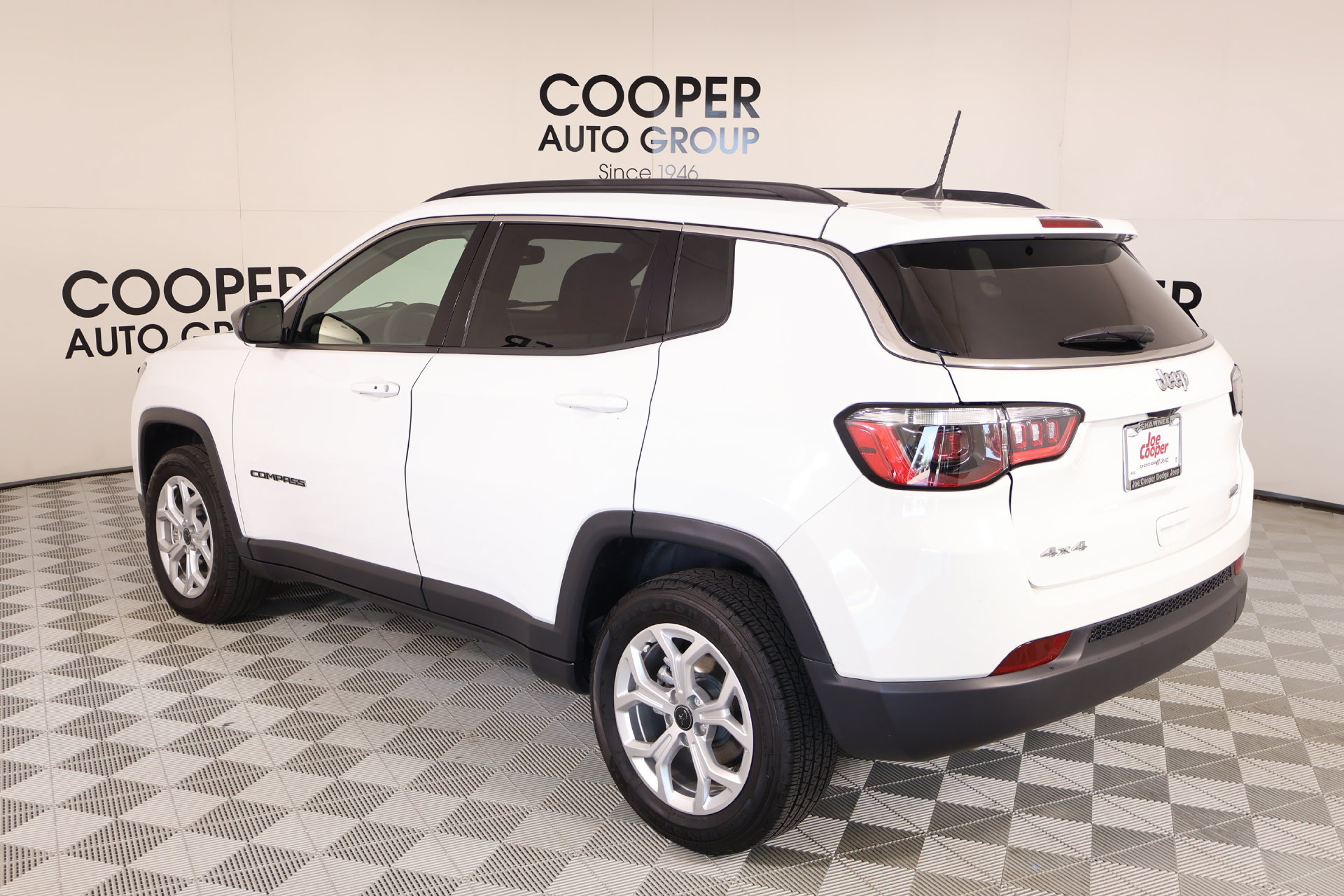 Used 2025 Jeep Compass Latitude AWD/4WD image 21