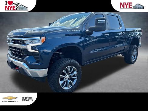 Used 2022 Chevrolet Silverado 1500 LT AWD/4WD image 1