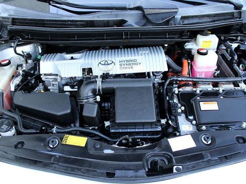 Used 2015 Toyota Prius Three image 17