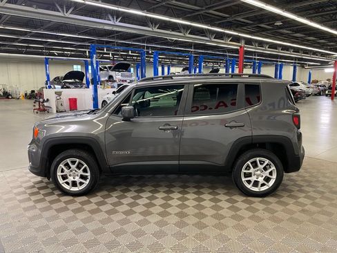 Used 2019 Jeep Renegade Latitude w/ Cold Weather Group AWD/4WD image 5
