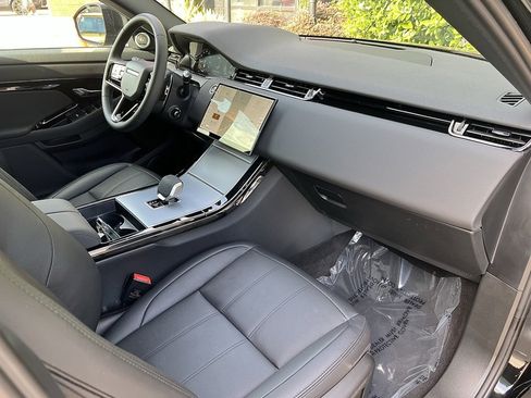 Used 2025 Land Rover Range Rover Evoque S image 29