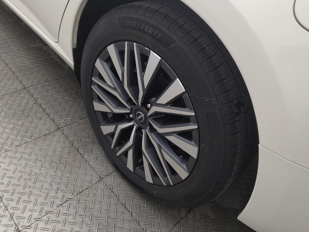 Used 2024 Nissan Altima 2.5 SV FWD image 31