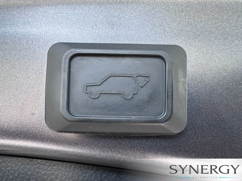 Used 2019 Toyota RAV4 Limited FWD image 9