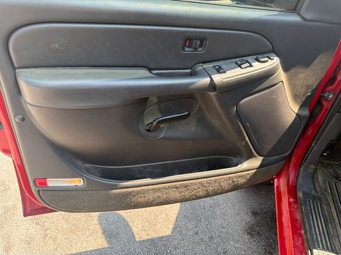 Used 2005 Chevrolet Silverado 2500 LS AWD/4WD image 10