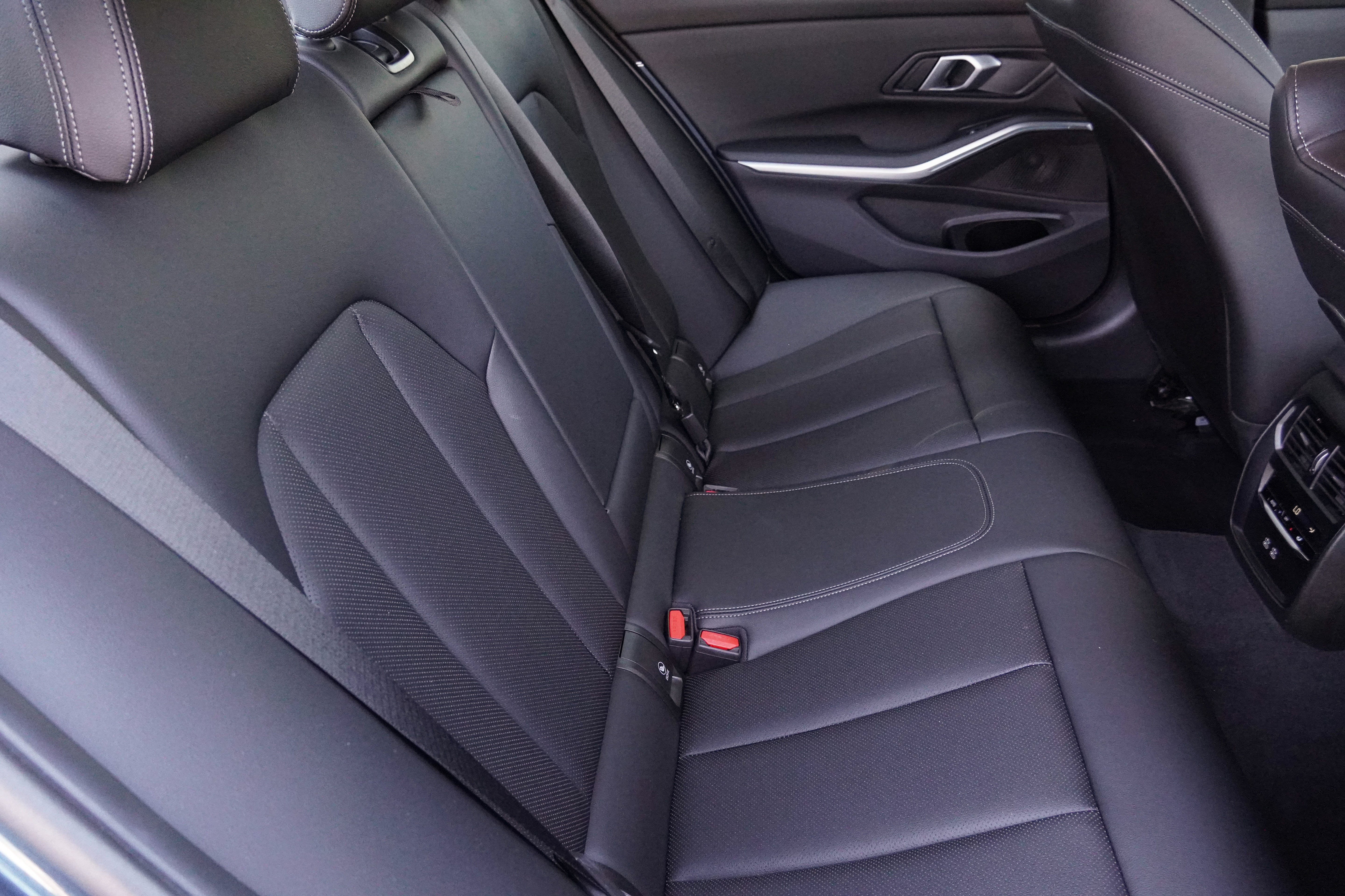 Certified 2025 BMW 330i Sedan RWD image 32