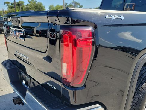Used 2026 GMC Sierra 1500 SLT w/ SLT Premium Package AWD/4WD image 11