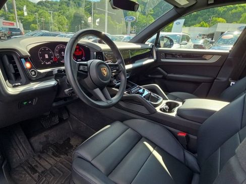 Used 2024 Porsche Cayenne AWD/4WD image 27