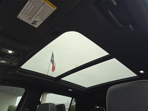 Used 2021 GMC Yukon SLT w/ SLT Luxury Plus Package image 30