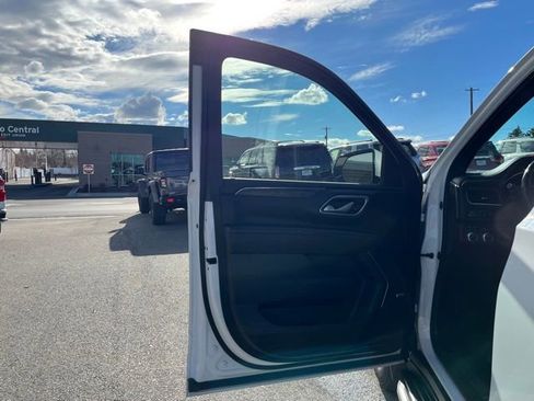 Used 2022 GMC Yukon XL SLT w/ SLT Luxury Package AWD/4WD image 25