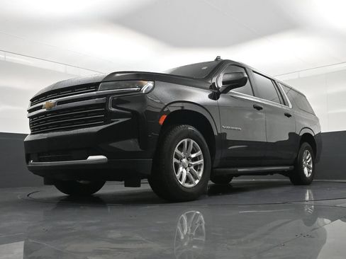 Used 2023 Chevrolet Suburban LT AWD/4WD image 24