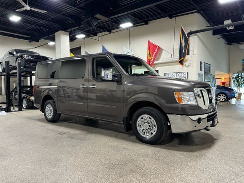 Used 2018 Nissan NV 3500 SL RWD image 3