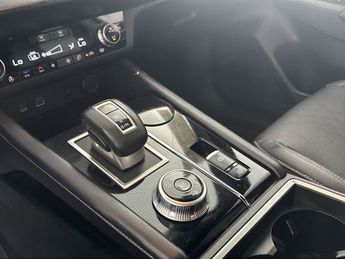 Used 2024 Mitsubishi Outlander SEL Black Edition image 25