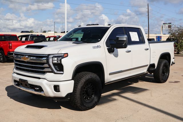 Used 2025 Chevrolet Silverado 2500 High Country w/ High Country Premium Package AWD/4WD image 3