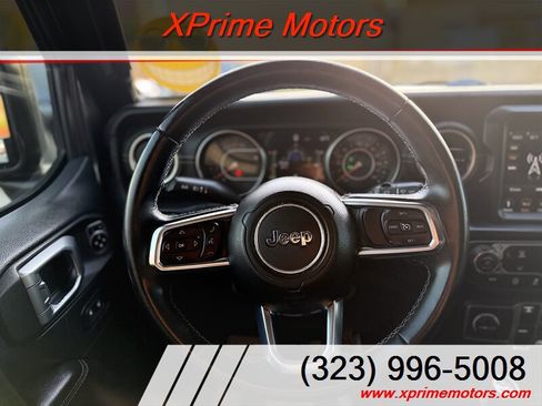 Used 2018 Jeep Wrangler Unlimited Sahara AWD/4WD image 18